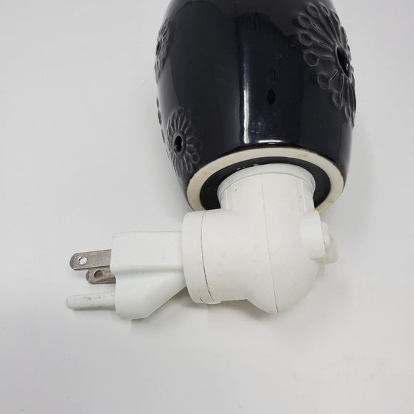 SCENTSY MINI PLUG IN WARMER BLACK SHASTA DAISY RETIRED - Picture 6 of 13